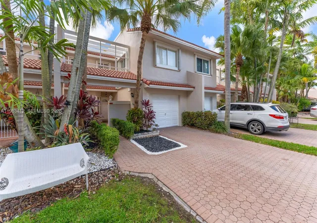 3rd image of 5208 Nw 103Rd Ave, Doral, FL 33178 | MLS# A11983412