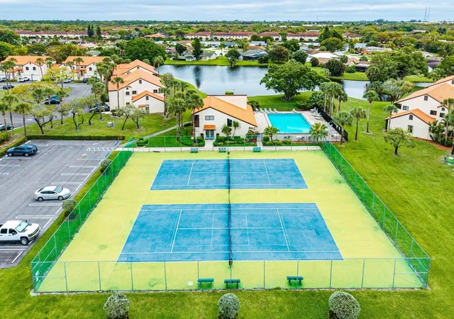 2nd image of 16 Vía De Casas Sur, Boynton Beach, FL 33426