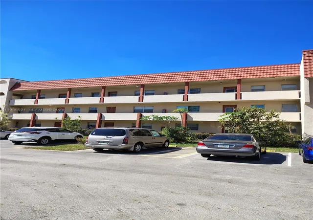 Homes for sale in Sunrise, FL | 3051 E Sunrise Lakes Dr #210, Sunrise, FL 33322 | MLS# A11985521
