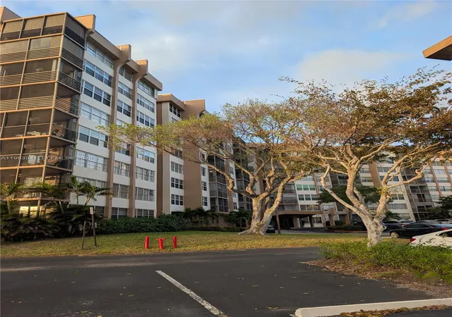2nd image of 1000 E Saint Charles Pl #519, Pembroke Pines, FL 33026 | MLS# A11983341
