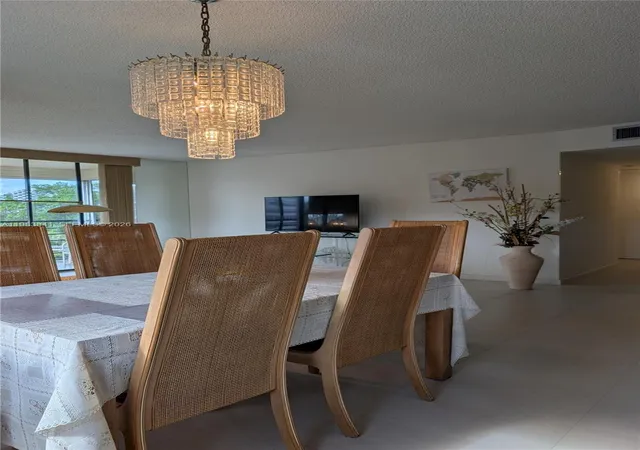 5th image of 1000 E Saint Charles Pl #519, Pembroke Pines, FL 33026 | MLS# A11983341