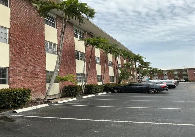 1st image of 2424 Se 17Th Cswy #111B, Fort Lauderdale, FL 33316 | MLS# A11985849