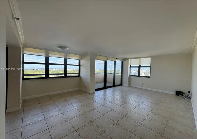 4th image of 2555 Collins Ave #2002, Miami Beach, FL 33140 | MLS# A11985937