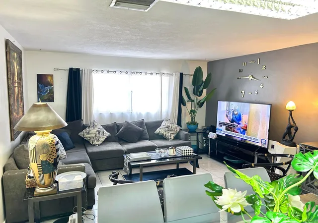 5th image of 515 S Crescent Dr, Hollywood, FL 33021