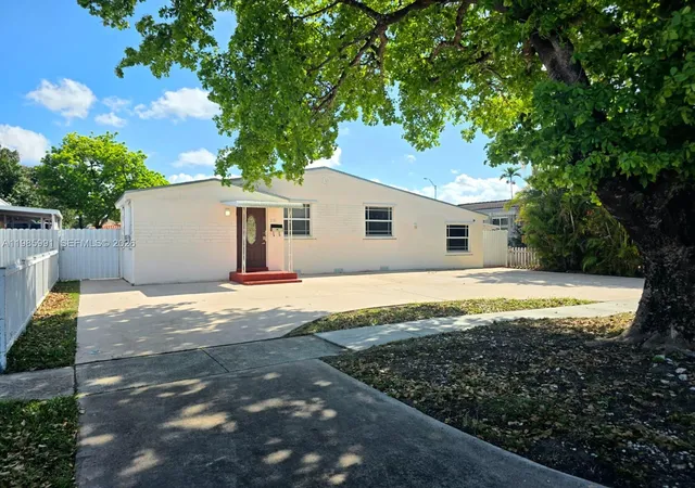 Homes for sale in Hialeah, FL | 210 E 59th St, Hialeah, FL 33013 | MLS# A11985991