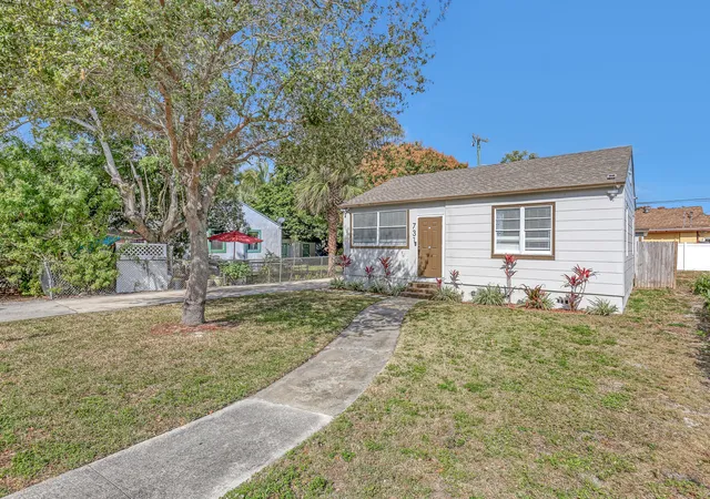 2nd image of 731 50th St, West Palm Beach, FL 33407 | MLS# B26005108