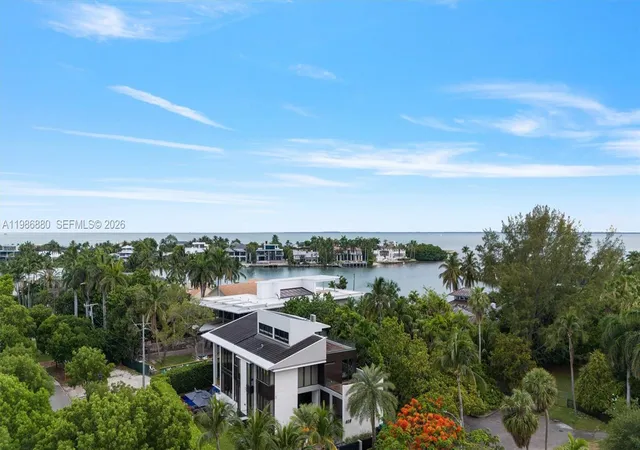 2nd image of 610 Harbor Cir, Key Biscayne, FL 33149 | MLS# A11986880