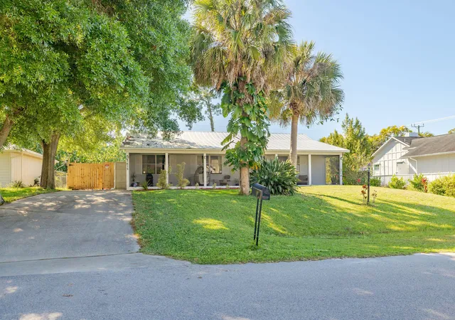 Photo 1 of Single family home for sale at 1415 Sw 16th Court, Vero Beach, FL 32962 | MLS# B26005379 | Listing updated on 2026-09-23