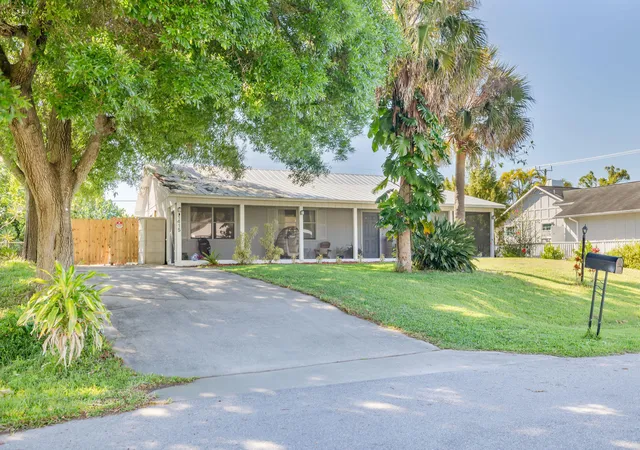 Photo 2 of Single family home for sale at 1415 Sw 16th Court, Vero Beach, FL 32962 | MLS# B26005379 | Listing updated on 2026-09-23