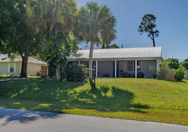 Photo 3 of Single family home for sale at 1415 Sw 16th Court, Vero Beach, FL 32962 | MLS# B26005379 | Listing updated on 2026-09-23