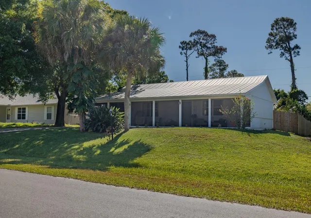 Photo 4 of Single family home for sale at 1415 SW 16th Court, Vero Beach, FL 32962 | MLS# B26005379 | Listing updated on 2026-09-23