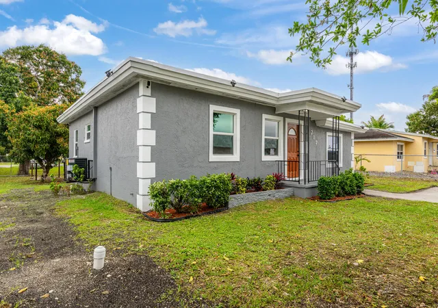 3rd image of 217 Nw 14Th St, Belle Glade, FL 33430 | MLS# B26005434