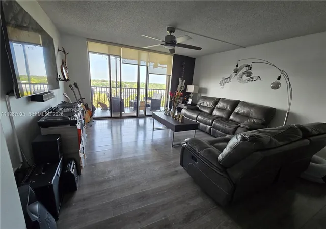 Homes for sale in Miami, FL | 900 Ne 195Th St #709, Miami, FL 33179 | MLS# A11987525