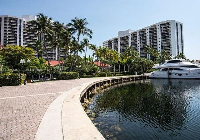 2nd image of 3610 Yacht Club Dr #1002, Aventura, FL 33180 | MLS# A11984335
