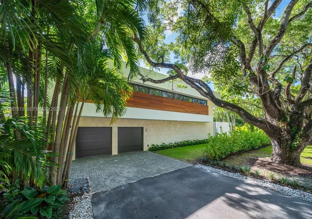 Homes for sale in Miami, FL | 4041 S Le Jeune Rd, Miami, FL 33146 | MLS# A11987613