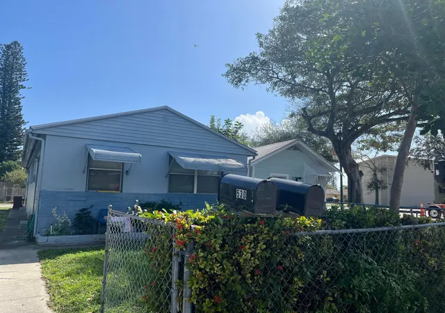 1st image of 530 S C St W, Lake Worth Beach, FL 33460 | MLS# B26005654