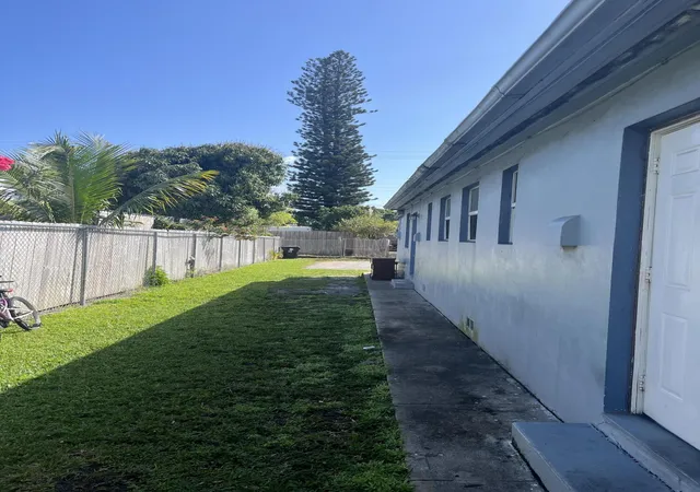 3rd image of 530 S C St W, Lake Worth Beach, FL 33460 | MLS# B26005654