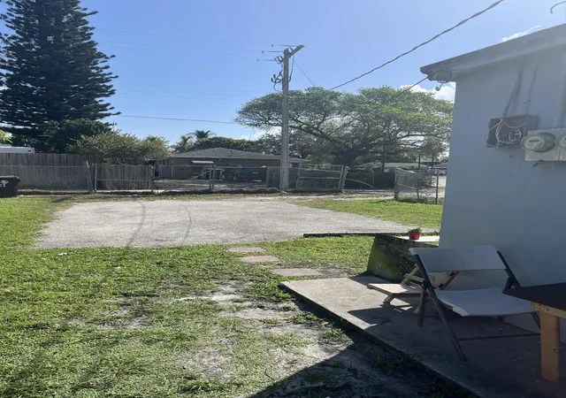 6th image of 530 S C St W, Lake Worth Beach, FL 33460 | MLS# B26005654