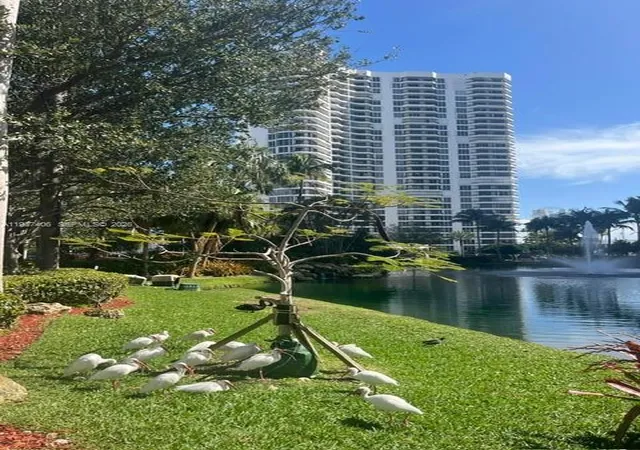 4th image of 3530 Mystic Pointe Dr #1412, Aventura, FL 33180 | MLS# A11987406