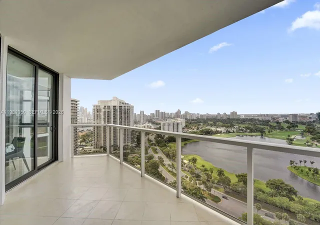 5th image of 20281 E Country Club Dr #2209, Miami, FL 33180 | MLS# A11981050