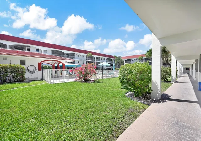 4th image of 580 Egret Dr #122, Hallandale Beach, FL 33009 | MLS# A11987294