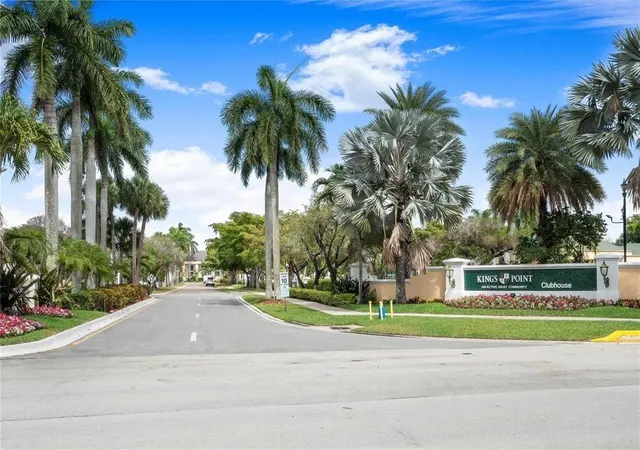 Homes for sale in Tamarac, FL | 7623 Southampton Terrace, Tamarac, FL 33321 | Houzeo