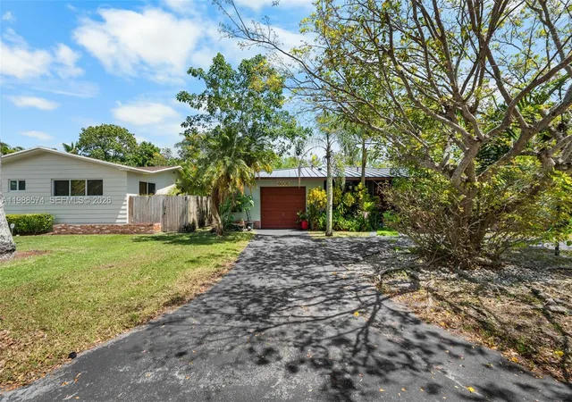 33rd image of 6005 Sw 64th Pl, South Miami, FL 33143 | MLS# A11988574