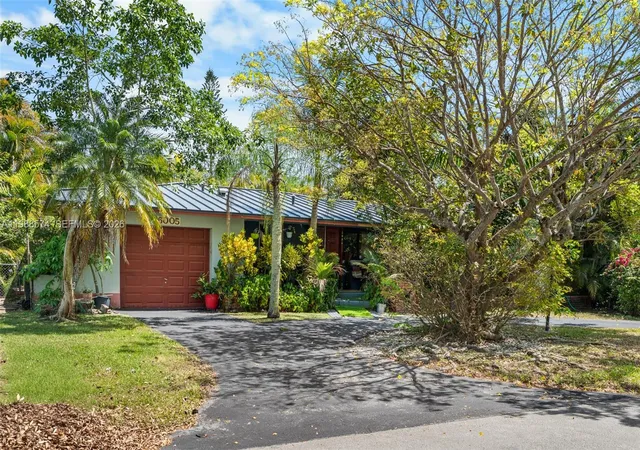 3rd image of 6005 Sw 64Th Pl, South Miami, FL 33143 | MLS# A11988574