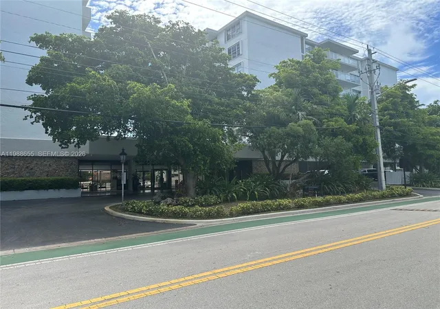 2nd image of 10000 W Bay Harbor Dr #PH4, Bay Harbor Islands, FL 33154 | MLS# A11988655