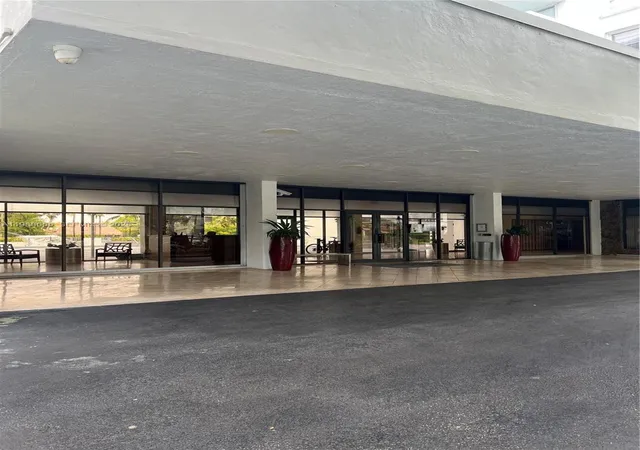 4th image of 10000 W Bay Harbor Dr, Bay Harbor Islands, FL 33154
