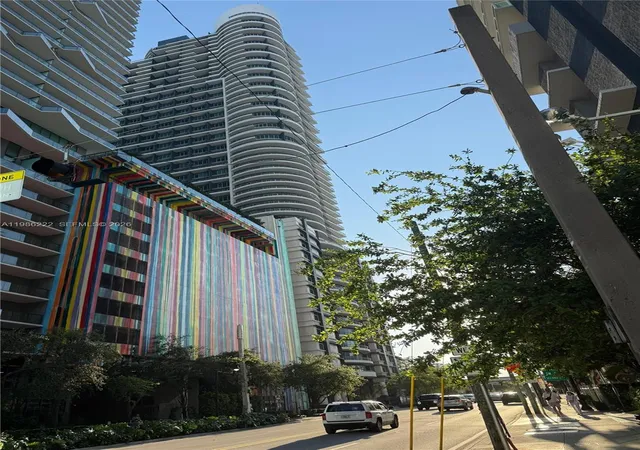 2nd image of 60 Sw 13Th St #3017, Miami, FL 33130 | MLS# A11986222