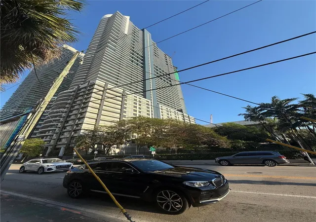 3rd image of 60 Sw 13Th St #3017, Miami, FL 33130 | MLS# A11986222