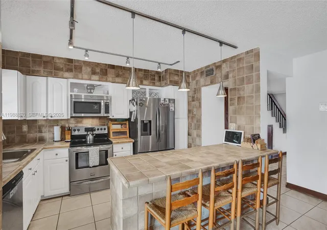 5th image of 16465 Ne 26Th Ave #18, North Miami Beach, FL 33160 | MLS# A11988870