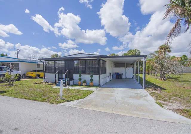 Photo 2 of Manufactured home for sale at 2520 Se Penny Ln, Stuart, FL | MLS# B26006430 | Listing updated on 2026-09-23