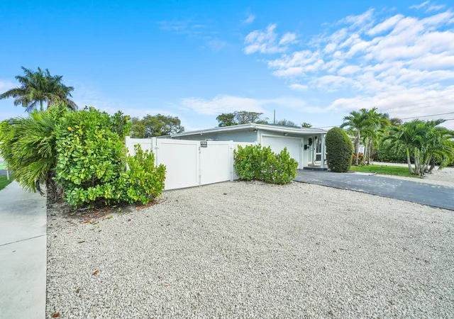 Photo 2 of Single family home for sale at 2824 Nw 6th Avenue, Wilton Manors, FL 33311 | MLS# B26006579 | Listing updated on 2026-09-25