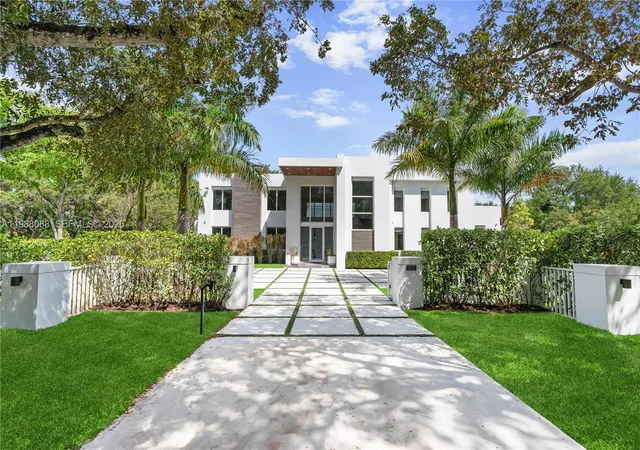 Photo 1 of Mansion for sale at 6285 Old Cutler Rd, Miami, FL 33156 | MLS# A11988088 | Listing updated on 2026-10-30