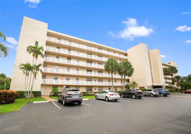 5th image of 101 Se 3Rd Ave #605, Dania, FL 33004 | MLS# B26006583