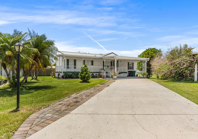 1st image of 1697 Sw 35th Cir, Okeechobee, FL 34974 | MLS# B26006629
