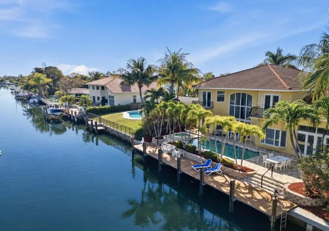 Homes for sale in Lighthouse Point, FL | 2221 Ne 48th Ct, Lighthouse Point, FL 33064 | MLS# B26006674