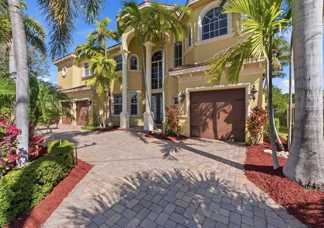 Homes for sale in Lighthouse Point, FL | 2221 Ne 48Th Ct, Lighthouse Point, FL 33064 | MLS# B26006674