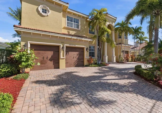 Homes for sale in Lighthouse Point, FL | 2221 Ne 48Th Ct, Lighthouse Point, FL 33064 | MLS# B26006674