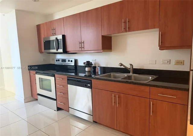 3rd image of 111 E Flagler St #606, Miami, FL 33131 | MLS# A11989377