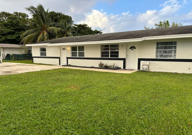 Photo 3 of Multi family home for sale at 800 Sw 7th Street, Hallandale Beach, FL 33009 | MLS# B26007127 | Listing updated on 2026-09-23