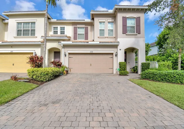 Homes for sale in Hollywood, FL | 1105 Banyan Dr, Hollywood, FL 33021 | MLS# B26007252