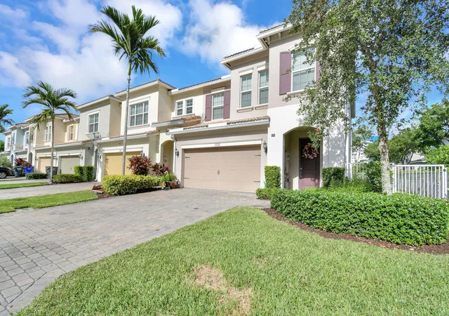 Homes for sale in Hollywood, FL | 1105 Banyan Dr, Hollywood, FL 33021 | MLS# B26007252