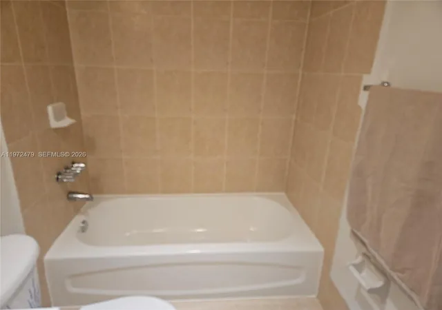 3rd image of 4550 Nw 9Th St #704E, Miami, FL 33126 | MLS# A11972479