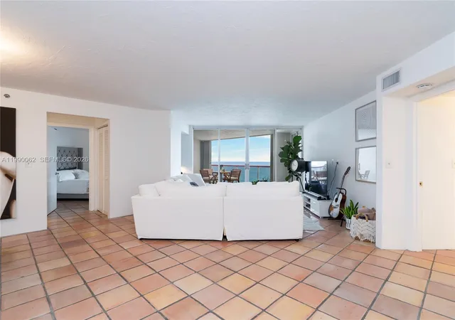 5th image of 6767 Collins Ave #1704, Miami Beach, FL 33141 | MLS# A11990062
