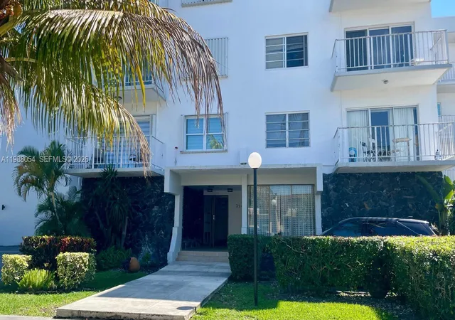 3rd image of 3944 Ne 167Th St #106, North Miami Beach, FL 33160 | MLS# A11988054