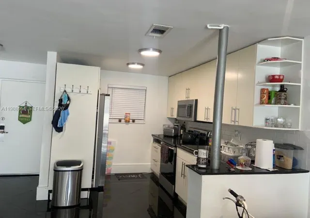 4th image of 3944 Ne 167Th St #106, North Miami Beach, FL 33160 | MLS# A11988054