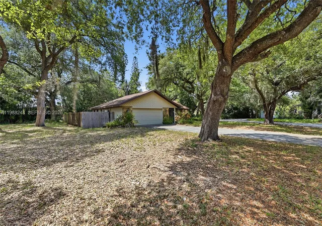 Homes for sale in Fort Myers, FL | 1625 Sunkist Wy, Fort Myers, FL 33905 | MLS# A11988243
